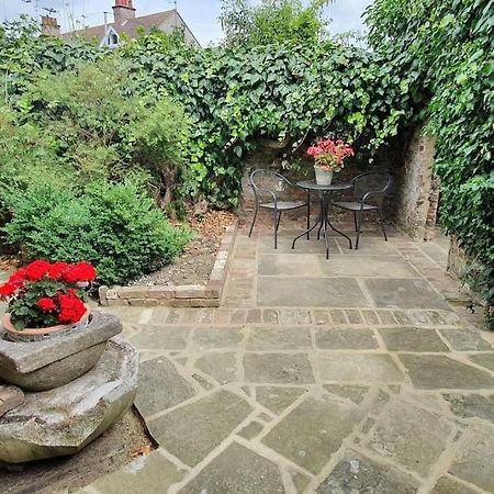 Beautiful 1 Bedroom Cottage With Courtyard. دييْل المظهر الخارجي الصورة