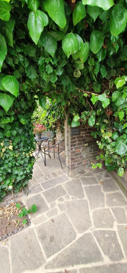 Beautiful 1 Bedroom Cottage With Courtyard. دييْل المظهر الخارجي الصورة